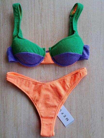 COSTUME DONNA ME FUI A DUE PEZZI DELLA STAGIONE ESTATE 2026. BALCONCINO CON FERRETTO, IMBOTTITURA ESTRAIBILE. CHIUSURA CON GANCIO E BRETELLINA REGOLABILE. TESSUTO A COSTINE NEI COLORI VERDE ACQUA, ARANCIO E LILLA