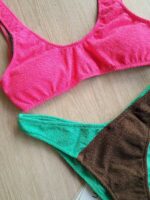 COSTUME DONNA ME FUI A DUE PEZZI DELLA STAGIONE ESTATE 2026. TOP CON IMBOTTITURA ESTRAIBILE, TESSUTO A COSTINE NEI COLORI VERDE ACQUA, FUCSIA E MARRONE