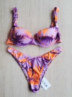 COSTUME DONNA ME FUI A DUE PEZZI DELLA STGAIONE ESTATE 2026. BALCONCINO CON FERRETTO, IMBOTTITURA ESTRAIBILE, CHIUSURA CON GANCIO E BRETELLINA REGOLABILE. BASE LILLA E FANTASIA VIOLA E ARANCIO