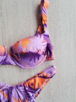 COSTUME DONNA ME FUI A BALCONCINO BASE LILLA FANTASIA VIOLA E ARANCIO - immagine 3