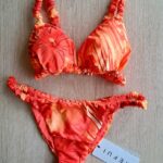 COSTUME DONNA ME FUI A DUE PEZZI DELLA STAGIONE ESTATE 2026. TRIANGOLO CON CLASSICA BRETELLINA ARRICCIATA. ARANCIO CON FANTASIA