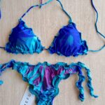 COSTUME DONNA ME FUI A DUE PEZZI DELLA STAGIONE ESTATE 2026. CLASSICO TRIANGOLO SBAMBOLATO AZZURRO A FANTASIA VIOLA E BLU