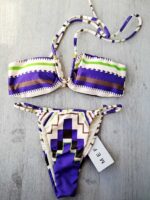 COSTUME DONNA ME FUI A DUE PEZZI DELLA STAGIONE ESTATE 2026. FASCIA CON IMBOTTITURA ESTRAIBILE E DETTAGLIO. BRASILIANA REGOLABILE LATERALMENTE. BASE PANNA CON FANTASIA VIOLA, VERDE E MARRONE