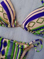 COSTUME DONNA ME FUI TRIANGOLO CON DETTAGLIO IN METALLO ORO TRA LE COPPE PANNA CON FANTASIA VIOLA E VERDE - immagine 3