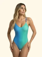 COSTUME DONNA EFFEK INTERO DELLA STAGIONE ESTATE 2026. IMBOTTITURA ESTRAIBILE E BELLISSIMO INCROCIO SULLA SCHIENA. SFUMATO AZZURRO E VERDE ACQUA