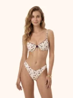 COSTUME DONNA ME FUI A DUE PEZZI DELLA STAGIONE ESTATE 2026. BALCONCINO CON FERRETTO, IMBOTTITURA ETRAIBILE, BRETELLINA REGOLABILE E CHIUSURA CON GANCIO. BIANCO CON FIORELLINI VIOLA E PASSAMANERIA