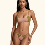 COSTUME DONNA ME FUI A DUE PEZZI DELLA STAGIONE ESTATE 2026. TOP CON IMBOTTITURA ESTRAIBILE E BRETELLINA REGOLABILE. TESSUTO LUREX NEL COLOR CIPRIA E VERDE MILITARE