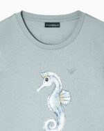 T SHIRT UOMO EMPORIO ARMANI IN COTONE AZZURRO CON STAMPA CAVALLUCCIO MARINO - immagine 3