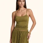 GONNA ME FUI DONNA DELLA COLLEZIONE ESTATE 2026 IN LUREX VERDE CON ELASTICO E COULISSE IN VITA