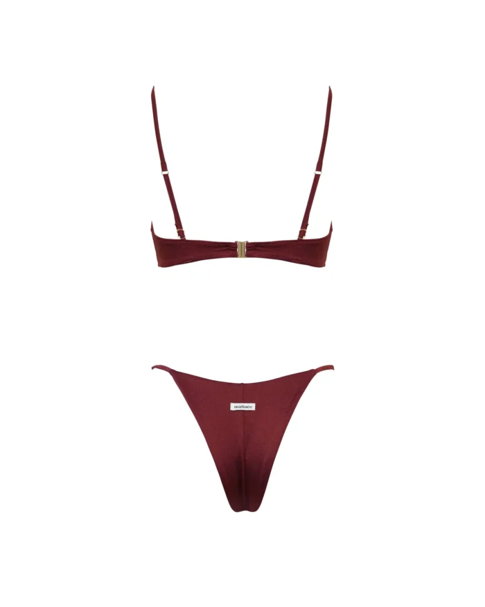COSTUME DONNA MATINEE A DUE PEZZI DELLA STAGIONE ESTATE 2026. TOP CON FORO E DETTAGLIO IN METALLO. LYCRA LUCIDA VINO