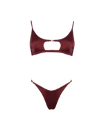 COSTUME DONNA MATINEE A DUE PEZZI DELLA STAGIONE ESTATE 2026. TOP CON FORO E DETTAGLIO IN METALLO. LYCRA LUCIDA VINO