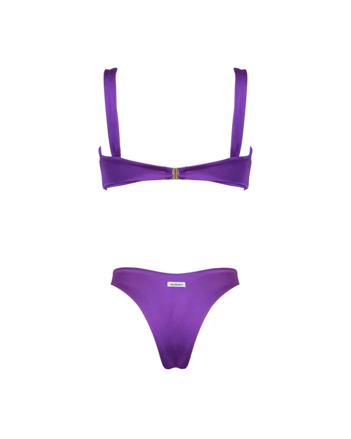 COSTUME DONNA MATINEE A DUE PEZZI DELLA COLLEZIONE ESTATE 2026. TRIANGOLO FISSO CON DETTAGLIO IN METALLO TESSUTO LYCRA LUCIDA VIOLA