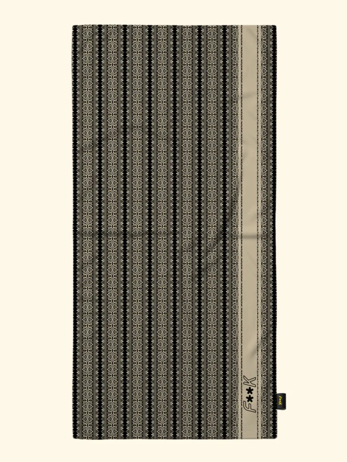 TELO MARE EFFEK IN MICROFIBRA DELLA COLLEZIONE ESTATE 2026. FANTASIA TRIBALE PANNA SU BASE NERA