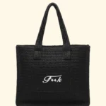 BORSA MARE EFFEK IN RAFIA DELLA COLLEZIONE ESTATE 2026. FODERATA CON LOGO RICAMATO NEL COLORE NERO