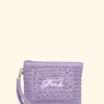 POCHETTE MARE EFFEK IN RAFIA CON LOGO RICAMATO DELLA COLLEZIONE ESTATE 2026. COLOR LILLA