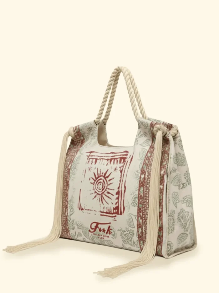 BORSA MARE EFFEK IN TELA DELLA STAGIONE ESTATE 2026. MANICI IN CORDA CON FRANGE LATERALI. BASE PANNA CON FANTASIA VERDE SALVIA E BRUCIATO