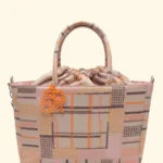 BORSONE MARE EFFEK IN CANVA DELLA STAGIONE ESTATE 2026. MANICI, TRACOLLA E CHIUSURA CON COULISSE. FANTASIA GEOMETRICA ARANCIO E MARRONE SU BASE BEIGE