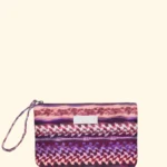 POCHETTE EFFEK IN TELA DELLA COLLEZIONE ESTATE 2026. FANTASIA DAI COLORI ROSA, LILLA, VIOLA E BAORDEAUX