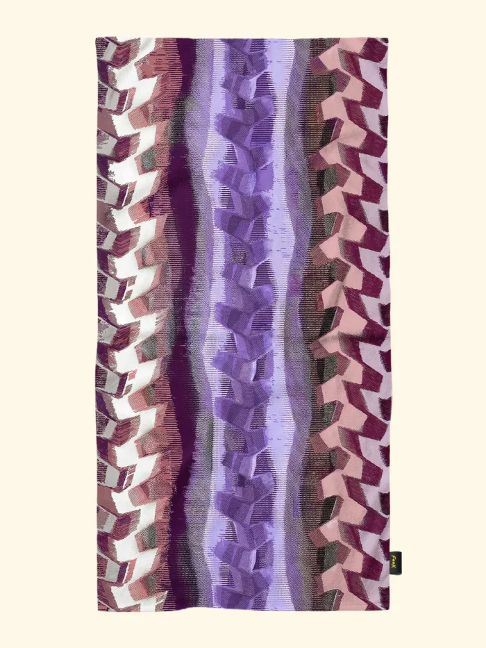 TELO MARE EFFEK IN MICROFIBRA DELLA COLLEZIONE ESTATE 2026. FANTASIA DAI COLORI LILLA, VIOLA, ROSA E BORDEAUX