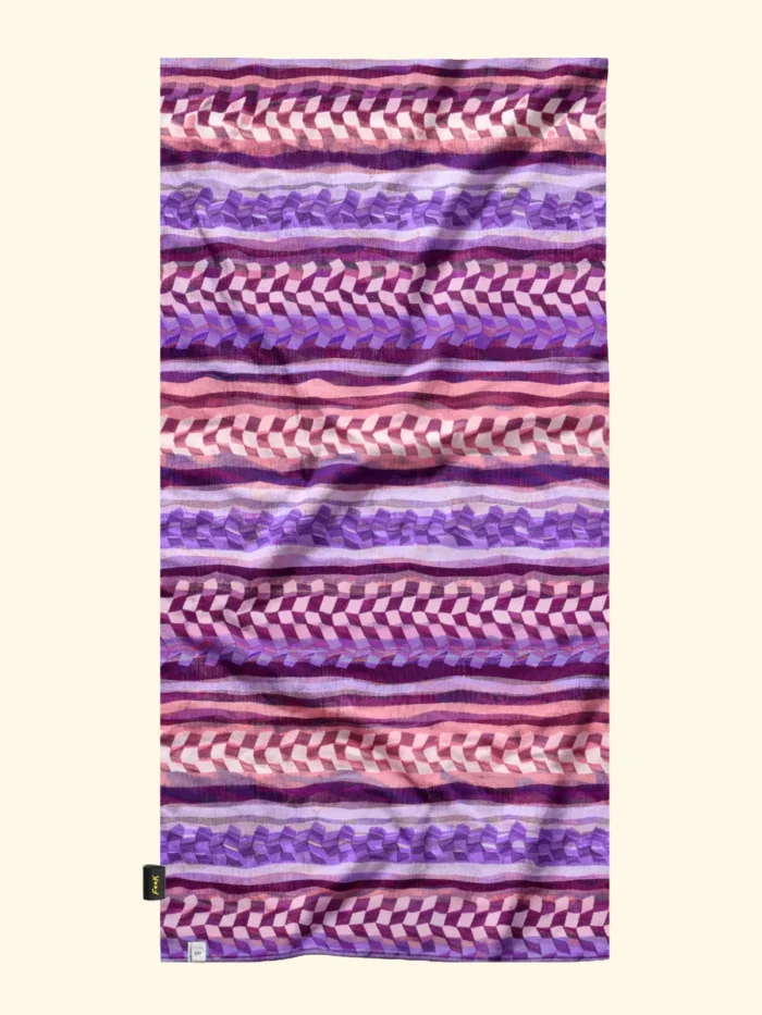 TELO MARE EFFEK IN MICROFIBRA DELLA COLLEZIONE ESTATE 2026. FANTASIA DAI COLORI LILLA, VIOLA, ROSA E BORDEAUX