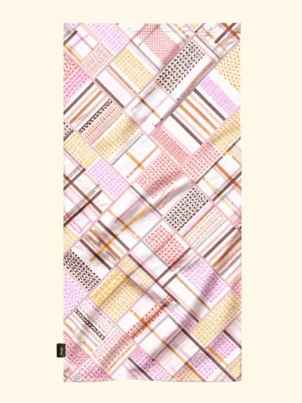 TELO MARE EFFEK IN MICROFIBRA DELLA COLLEZIONE ESTATE 2026. FANTASIA A RIGHE DAI COLORI BIANCO, MARRONE E ROSA