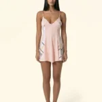 VESTITINO MARE EFFEK DELLA STAGIONE ESTATE 2026. BIANCO CON LEGGERA FANTASIA E BELLISSIMA BRETELLINA PARTICOLARE