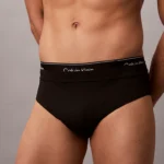 COSTUME UOMO CALVIN KLEIN DELLA STAGION ESTATE 2026. SLIP NERO CON DOPPIO ELASTCO LOGATO
