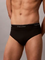 COSTUME UOMO CALVIN KLEIN DELLA STAGION ESTATE 2026. SLIP NERO CON DOPPIO ELASTCO LOGATO