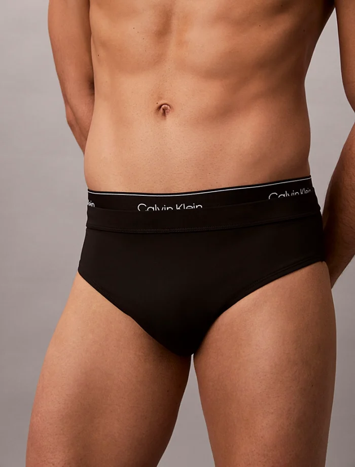 COSTUME UOMO CALVIN KLEIN DELLA STAGION ESTATE 2026. SLIP NERO CON DOPPIO ELASTCO LOGATO
