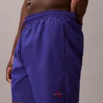 COSTUME UOMO CALVIN KLEIN A PANTALONCINO DELLA STAGIONE ESTATE 2026. MEDIO COLOR BLU ACCESO CON LOGHINO