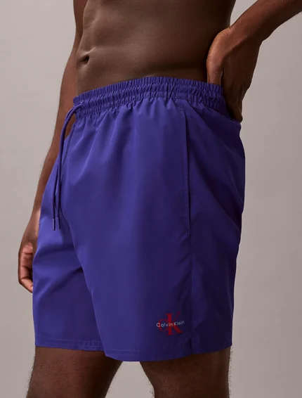 COSTUME UOMO CALVIN KLEIN A PANTALONCINO DELLA STAGIONE ESTATE 2026. MEDIO COLOR BLU ACCESO CON LOGHINO