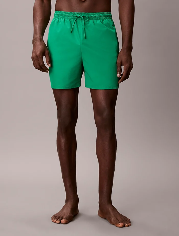 COSTUME UOMO CALVIN KLEIN PANTALONCINO MEDIO COLOR VERDE ACCESSO CON LOGHINO ROSSO - immagine 4