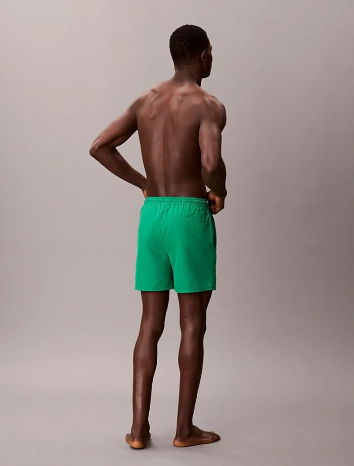 COSTUME UOMO CALVIN KLEIN PANTALONCINO MEDIO COLOR VERDE ACCESSO CON LOGHINO ROSSO - immagine 5