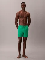 COSTUME UOMO CALVIN KLEIN PANTALONCINO MEDIO COLOR VERDE ACCESSO CON LOGHINO ROSSO - immagine 3
