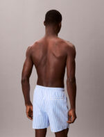 COSTUME UOMO CALVIN KLEIN PANTALONCINO MEDIO A RIGHINE AZZURRE E BIANCHE CON LOGHINO - immagine 5