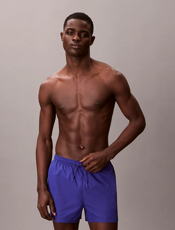 COSTUME UOMO CALVIN KLEIN A PANTALONCINO CORTO COLORE BLU ACCESO CON LOGHINO ROSSO - immagine 6