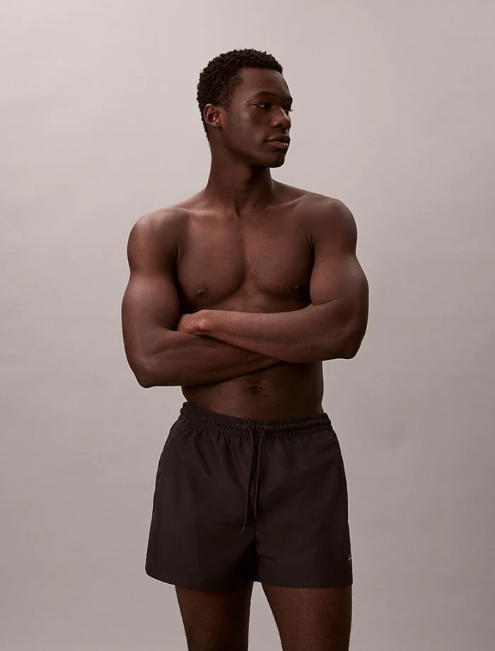 COSTUME UOMO CALVIN KLEIN PANTALONCINO CORTO NERO CON LOGHINO - immagine 2