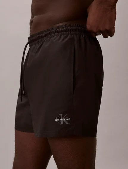 COSTUME UOMO CALVIN KLEIN A PANTALONCINO DELLA STAGIONE ESTATE 2026. CORTO NERO CON LOGHINO
