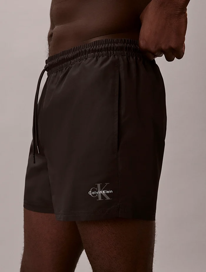 COSTUME UOMO CALVIN KLEIN A PANTALONCINO DELLA STAGIONE ESTATE 2026. CORTO NERO CON LOGHINO