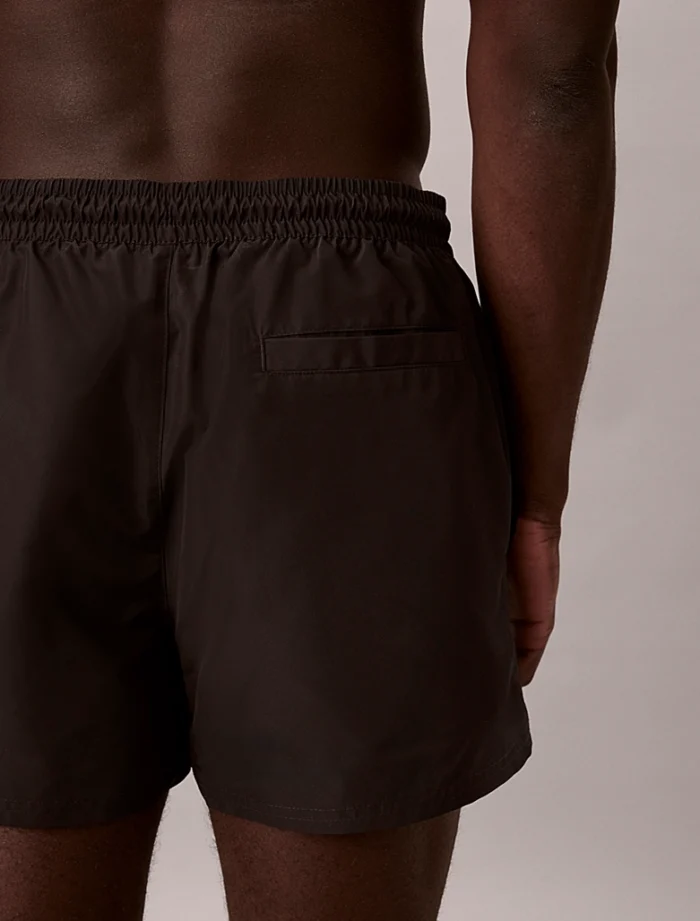COSTUME UOMO CALVIN KLEIN PANTALONCINO CORTO NERO CON LOGHINO - immagine 4