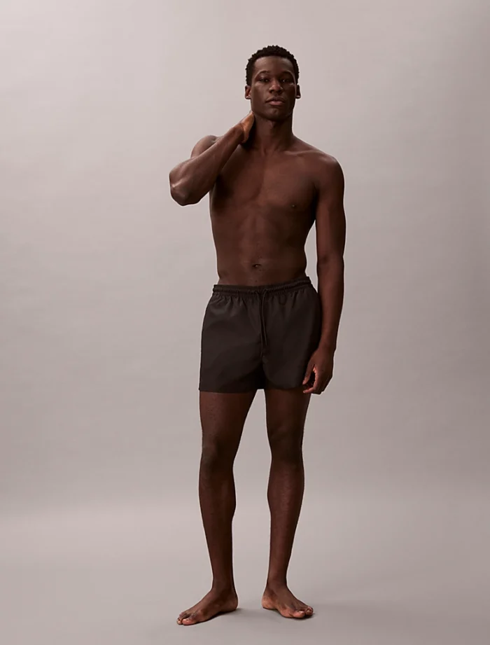 COSTUME UOMO CALVIN KLEIN PANTALONCINO CORTO NERO CON LOGHINO - immagine 6