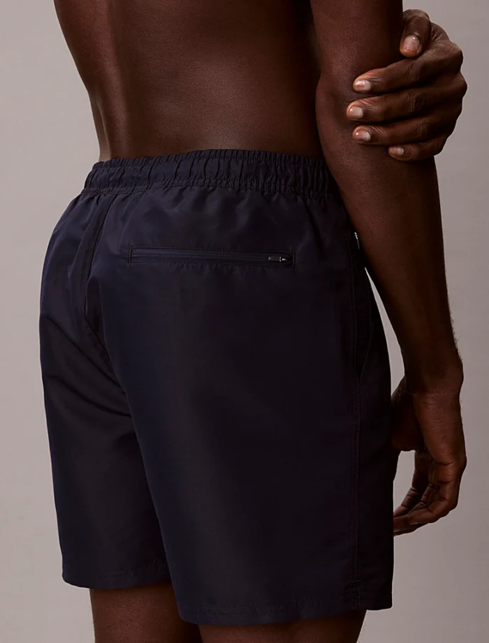 COSTUME UOMO CALVIN KLEIN PANTALONCINO MEDIO BLU CON SCRITTA LATERALE BIANCA - immagine 6