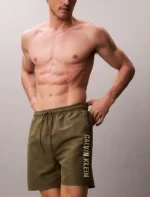 COSTUME UOMO CALVIN KLEIN PANTALONCINO MEDIO VERDE MILITARE CON SCRITTA BIANCA LATERALE - immagine 5