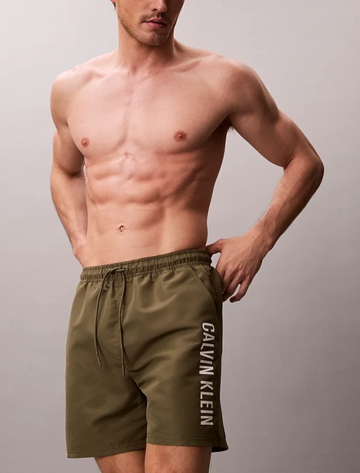 COSTUME UOMO CALVIN KLEIN PANTALONCINO MEDIO VERDE MILITARE CON SCRITTA BIANCA LATERALE - immagine 5