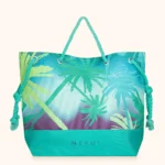 BORSA MARE ME FUI DELLA COLLEZIONE ESTATE 2026. TESSUTO CANVA CON MANICI IN CORDA FANTASIA VERDE E AZZURRA