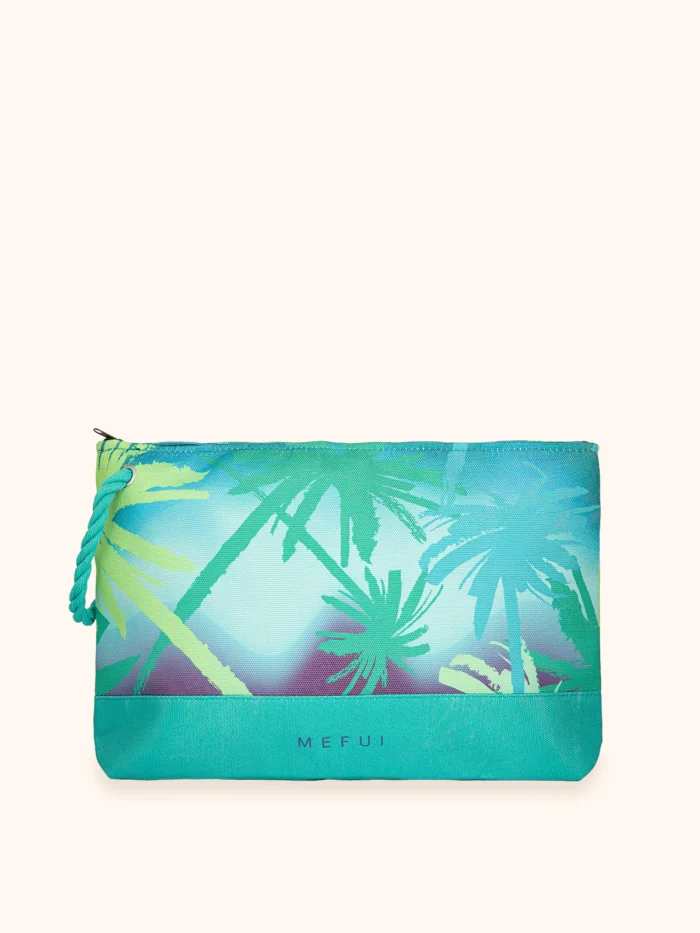 MAXI POCHETTE ME FUI DELLA COLLEZIONE ESTATE 2026. TESSUTO CANVA CON MANICI IN CORDA FANTASIA AZZURRO E VERDE