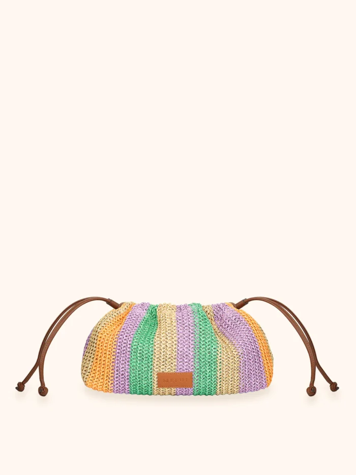 MAXI POCHETTE ME FUI IN RAFIA DELLA COLLEZIONE ESTATE 2025. A RIGHE BEIGE, VERDE, LILLA E ARANCIO