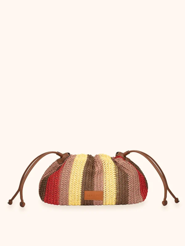 MAXI POCHETTE ME FUI IN RAFIA DELLA COLLEZIONE ESTATE 2025. A RIGHE GIALLE, MARRONI, ROSSE E TORTORA