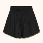 SHORT DONNA ME FUI DELLA COLLEZIONE ESTATE 2026. IN COTONE NERO CON ORLO RICAMATO PANNA