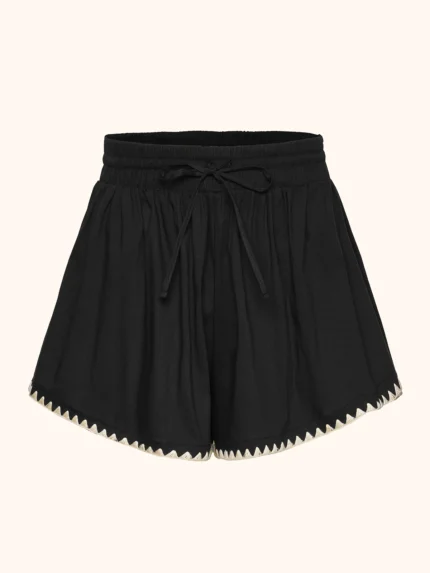 SHORT DONNA ME FUI DELLA COLLEZIONE ESTATE 2026. IN COTONE NERO CON ORLO RICAMATO PANNA